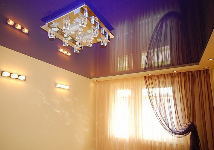 Натяжные-потолки-в-спальню-landscape